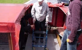 boat giethoorn with skipper