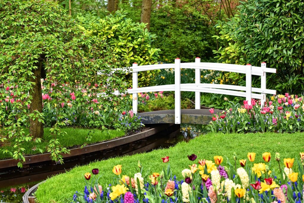 bridge in keukenhof